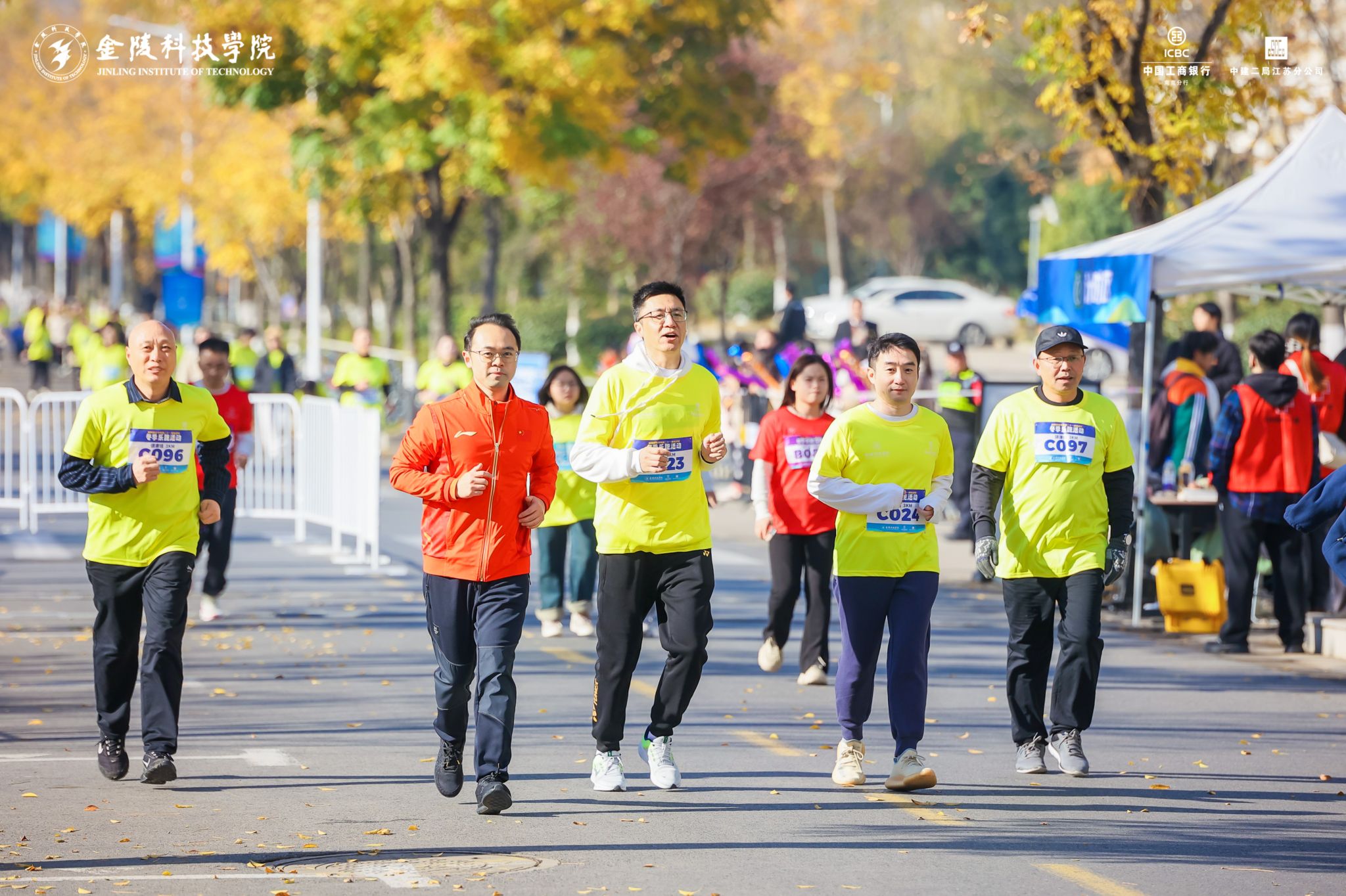 成都李安然老师图片